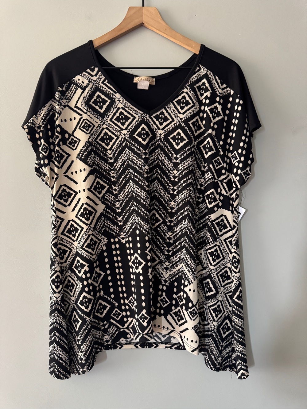 Lavish | black and cream top | XL